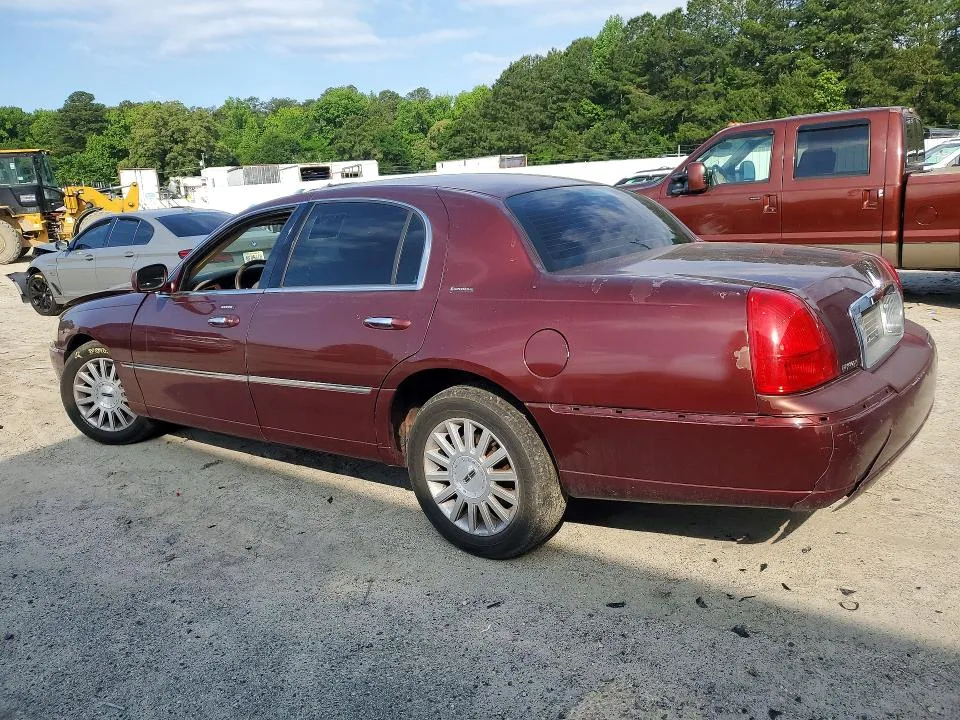 1LNHM81W23Y623601 — 2003 LINCOLN TOWN CAR photo 2