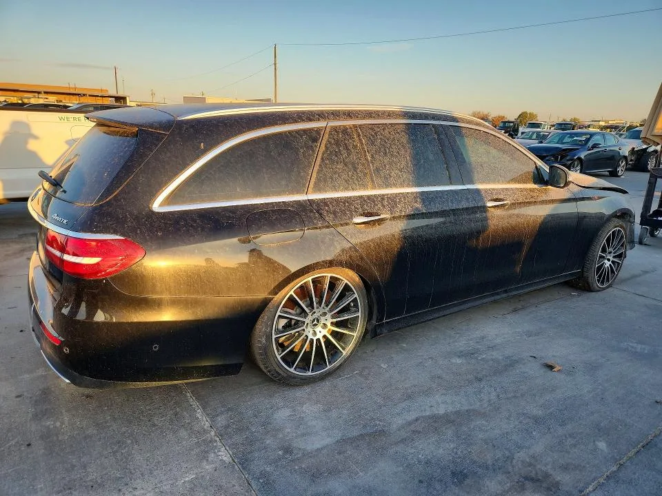 WDDZH6JB6KA691086 — 2019 MERCEDES-BENZ E photo 3