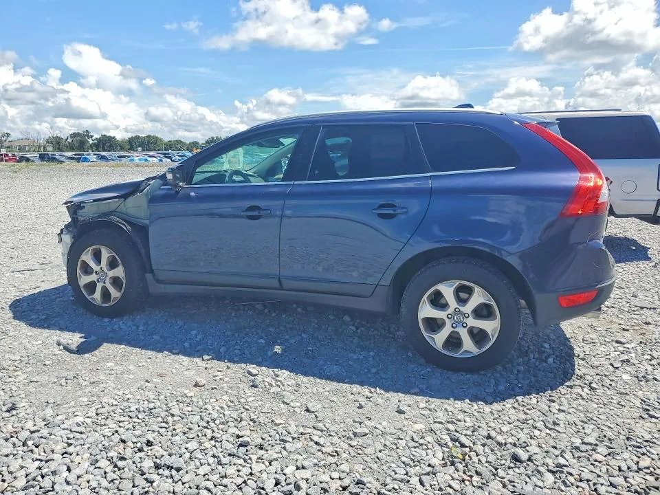 YV4952DL5D2419140 — 2013 VOLVO XC60 photo 2