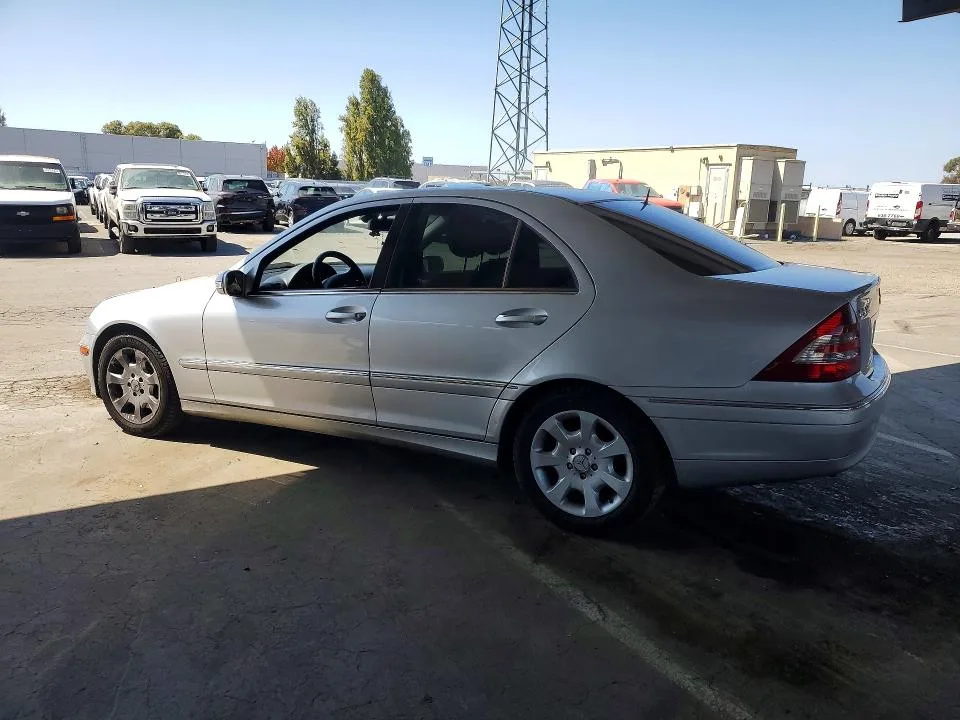 WDBRF84J45F562140 — 2005 MERCEDES-BENZ C photo 2