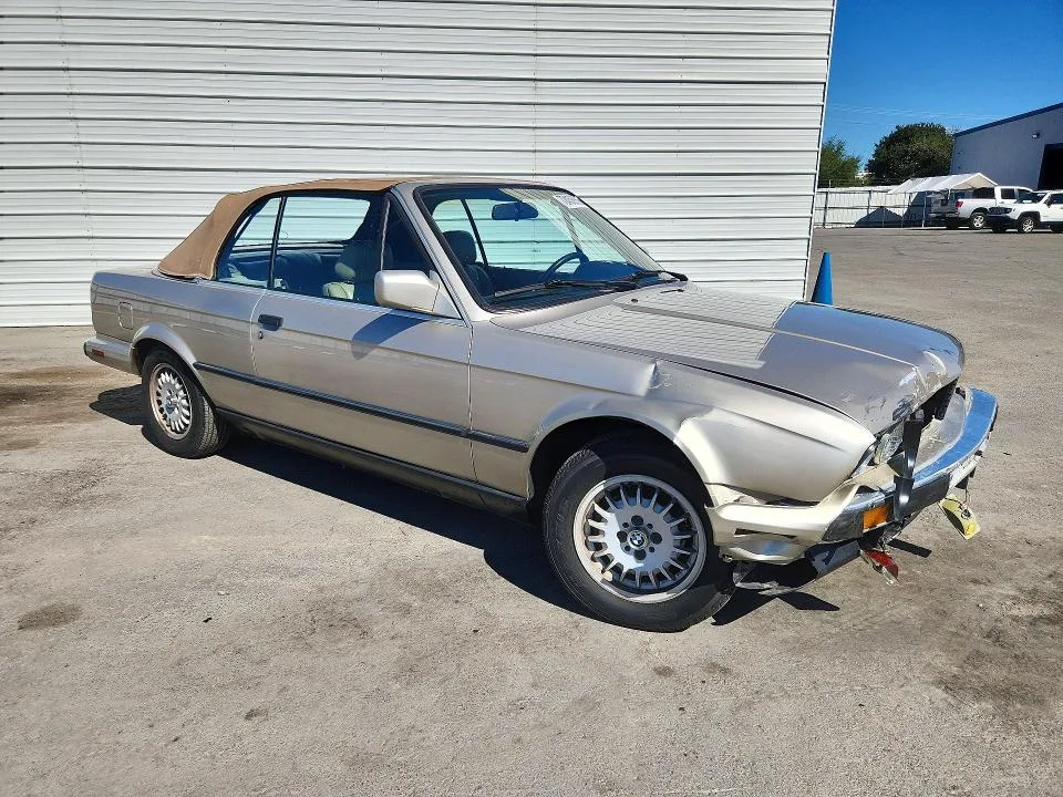 WBABB230XH8855020 — 1987 BMW 325 photo 4