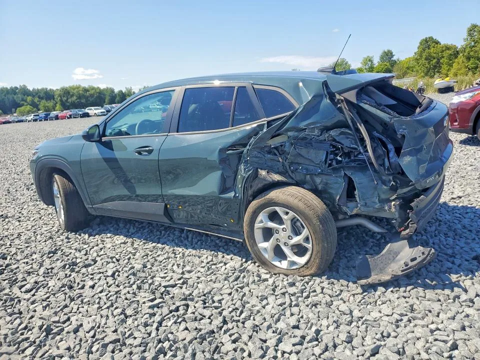 KL77LFEP2SC156585 — 2025 CHEVROLET TRAX photo 2