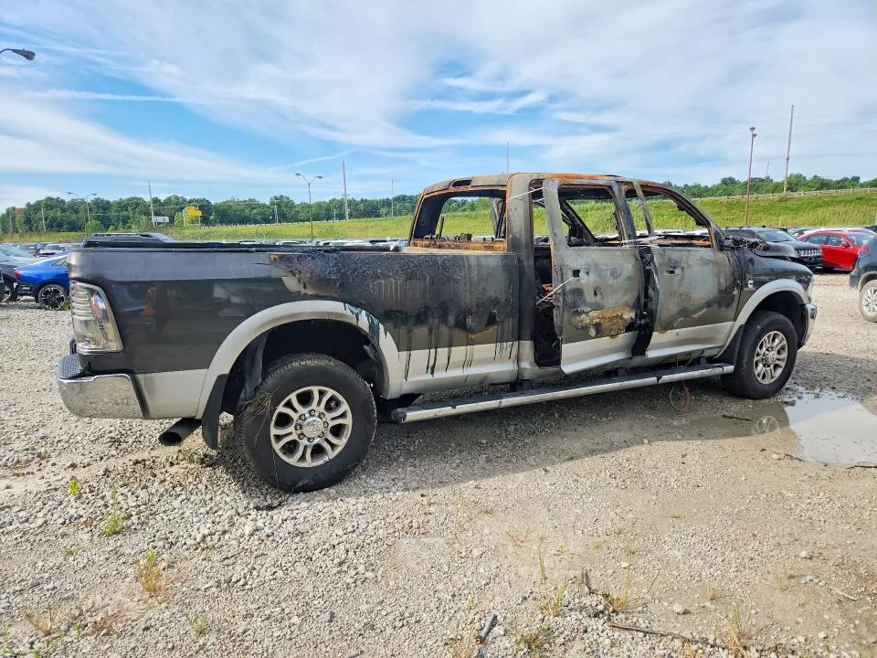 3C63R3JL8JG253620 — 2018 RAM 3500 photo 3