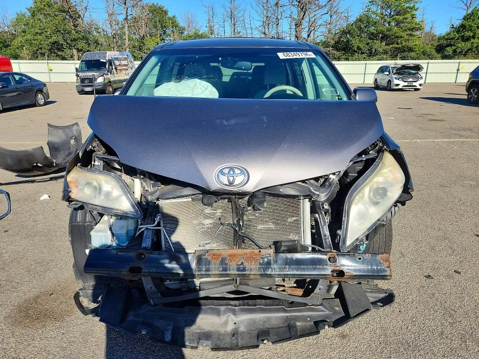 5TDJK3DC1BS018513 — 2011 TOYOTA SIENNA photo 5
