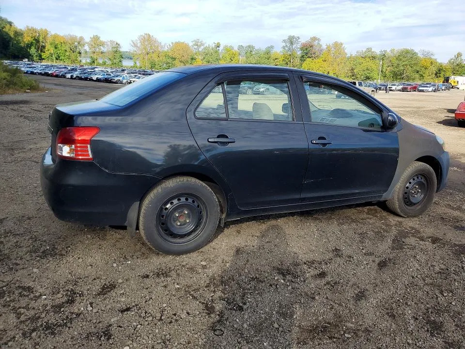 JTDBT4K34A1356039 — 2010 TOYOTA YARIS photo 3