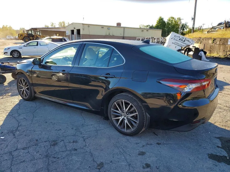 4T1F11AK6NU026417 — 2022 TOYOTA CAMRY photo 2