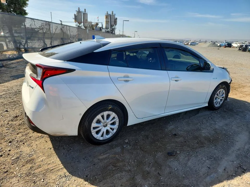 JTDKARFU0K3077134 — 2019 TOYOTA PRIUS photo 3