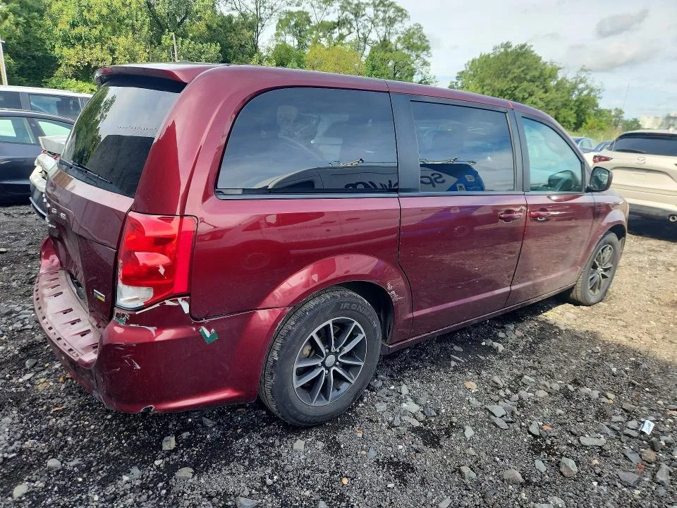 2C4RDGBG5JR201964 — 2018 DODGE GRAND CARAVAN photo 3