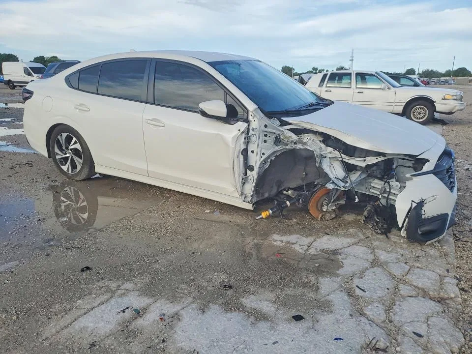 4S3BWAD64S3002833 — 2025 SUBARU LEGACY photo 4