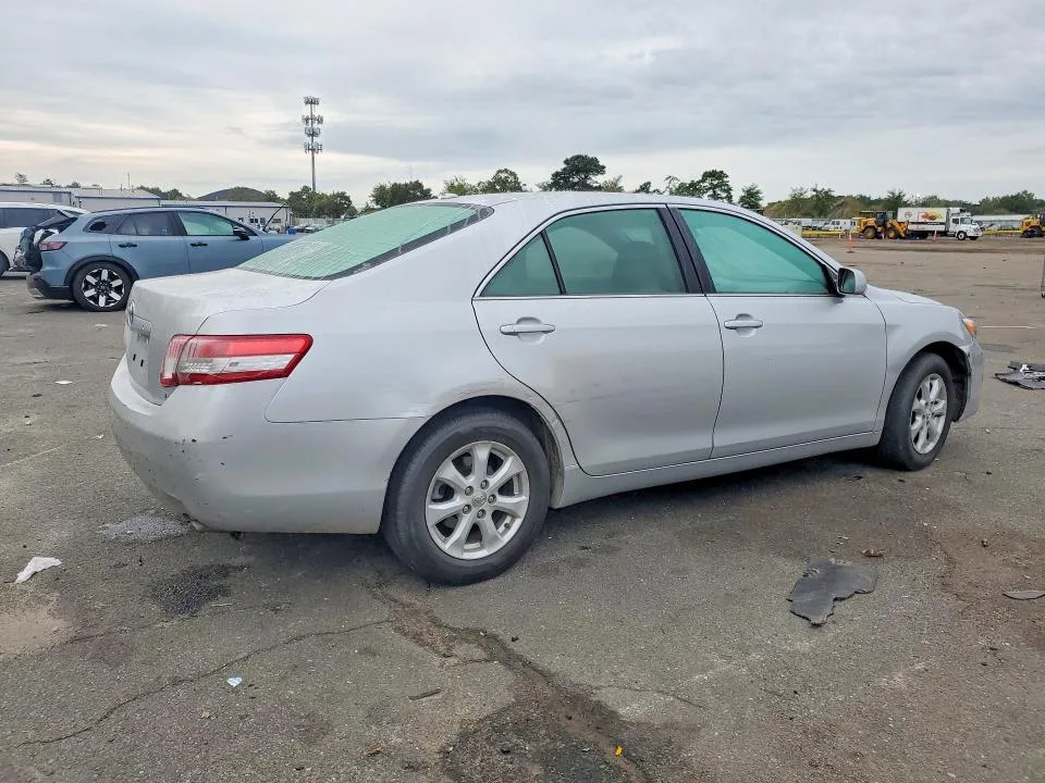 4T1BF3EK7BU657419 — 2011 TOYOTA CAMRY photo 3