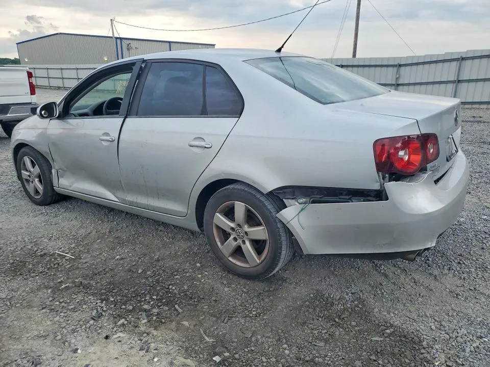 3VWJM71K58M131738 — 2008 VOLKSWAGEN JETTA photo 2
