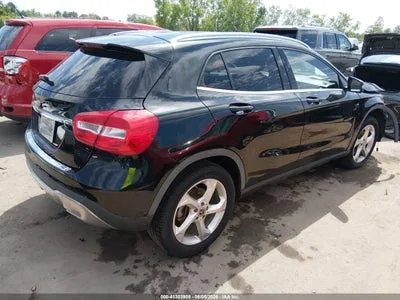 WDCTG4EB3LU027131 — 2020 MERCEDES-BENZ GLA 250 photo 4