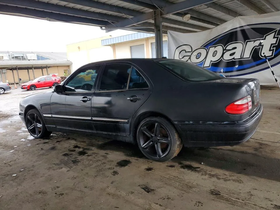 WDBJF65JX1B209631 — 2001 MERCEDES-BENZ E photo 2