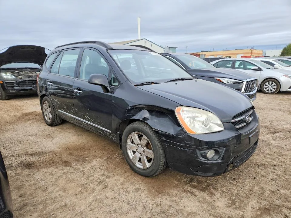 KNAFG526987148068 — 2008 KIA RONDO photo 4