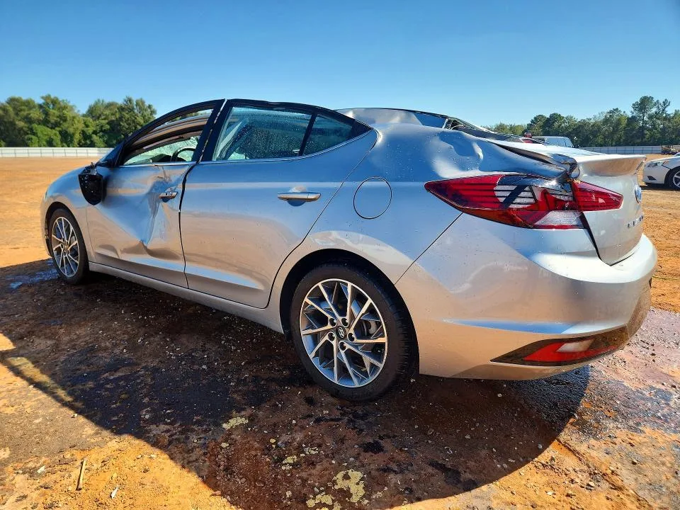 5NPD84LF3LH565156 — 2020 HYUNDAI ELANTRA photo 2