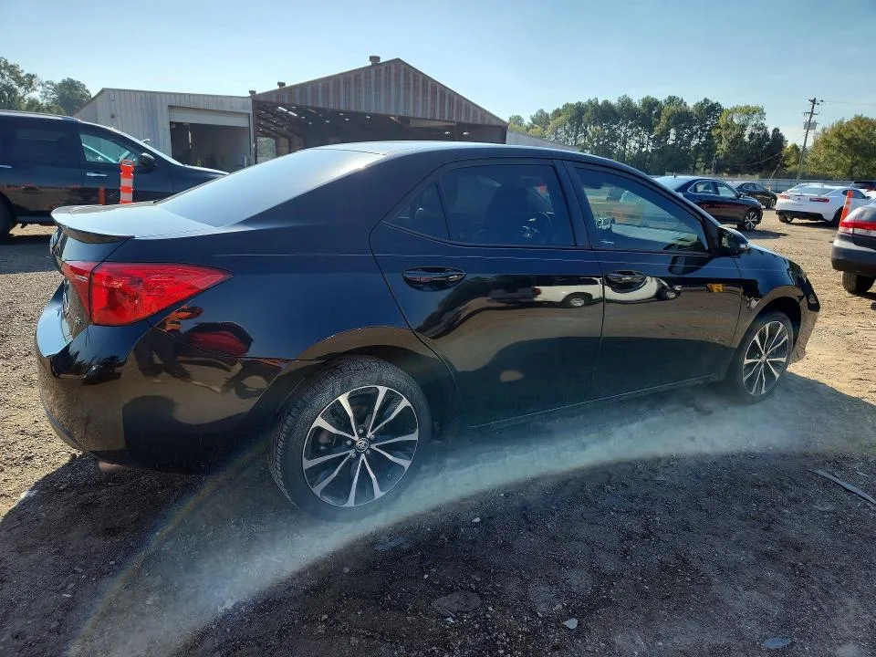 5YFBURHE1JP757658 — 2018 TOYOTA COROLLA photo 3