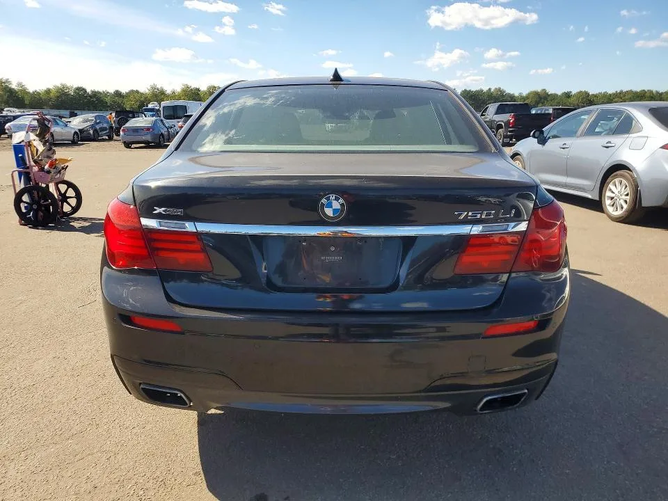 WBAYF8C57DDE59239 — 2013 BMW 750 photo 6