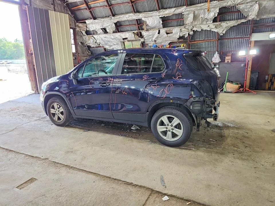 KL7CJKSB5MB321110 — 2021 CHEVROLET TRAX photo 2