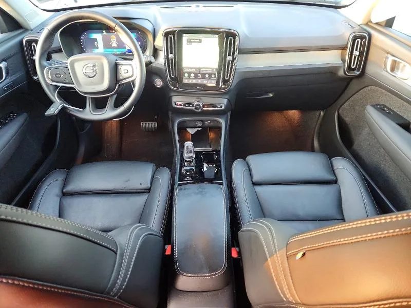 YV4L12UC1S2495825 — 2025 VOLVO XC40 photo 8