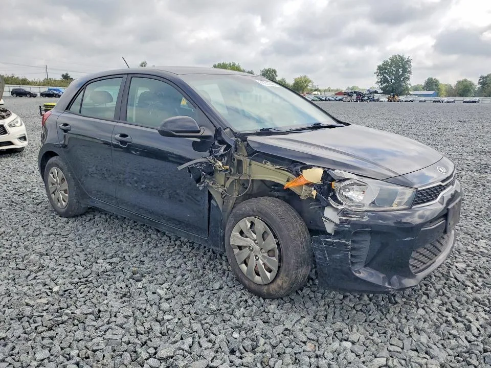3KPA25AB0JE065256 — 2018 KIA RIO 5-DOOR photo 4
