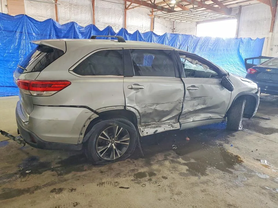 5TDZZRFHXHS202609 — 2017 TOYOTA HIGHLANDER photo 3