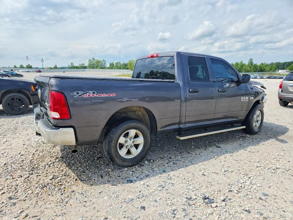 1C6RR7FT1JS165821 — 2018 RAM 1500 photo 3