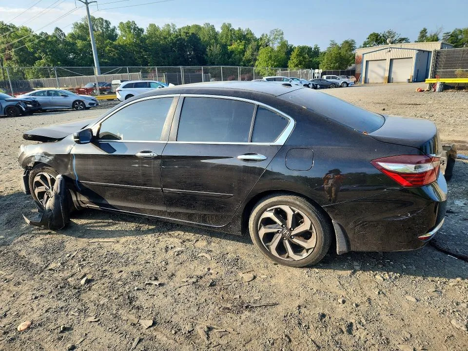 1HGCR2F05GA232251 — 2016 HONDA ACCORD photo 2