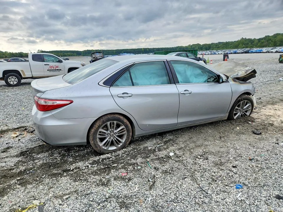 4T1BF1FK6FU065812 — 2015 TOYOTA CAMRY photo 3