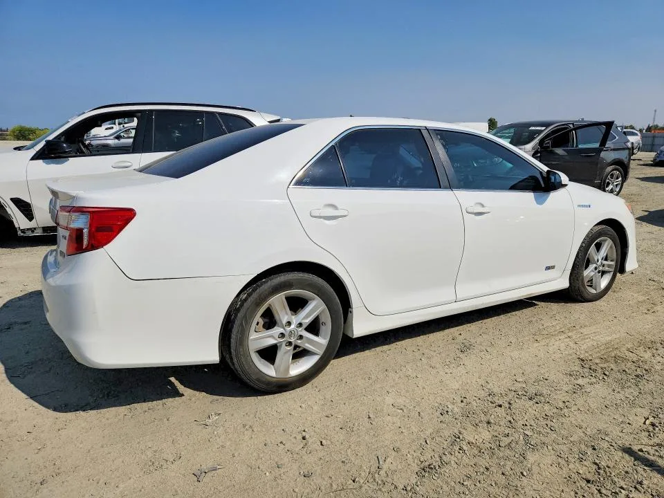 4T1BD1FKXEU130830 — 2014 TOYOTA CAMRY HYBRID photo 3