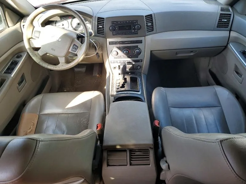 1J4GR48K05C626942 — 2005 JEEP GRAND CHEROKEE photo 8