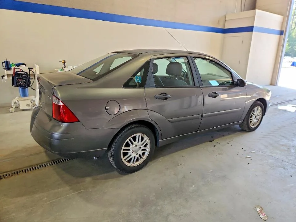 1FAFP34N06W237385 — 2006 FORD FOCUS photo 3