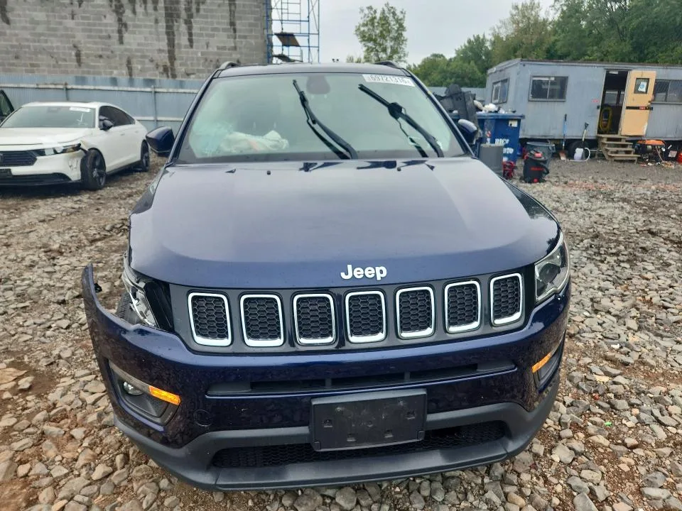 3C4NJDBB9JT138603 — 2018 JEEP COMPASS photo 5