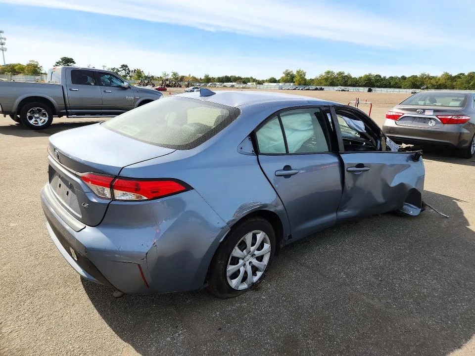 JTDEPMAE5NJ227320 — 2022 TOYOTA COROLLA photo 3