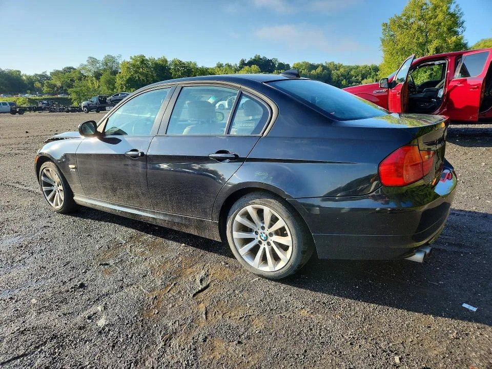 WBAPK5C56BF125028 — 2011 BMW 328 photo 2