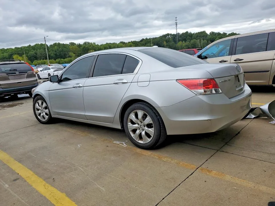 1HGCP2F88AA103102 — 2010 HONDA ACCORD photo 2