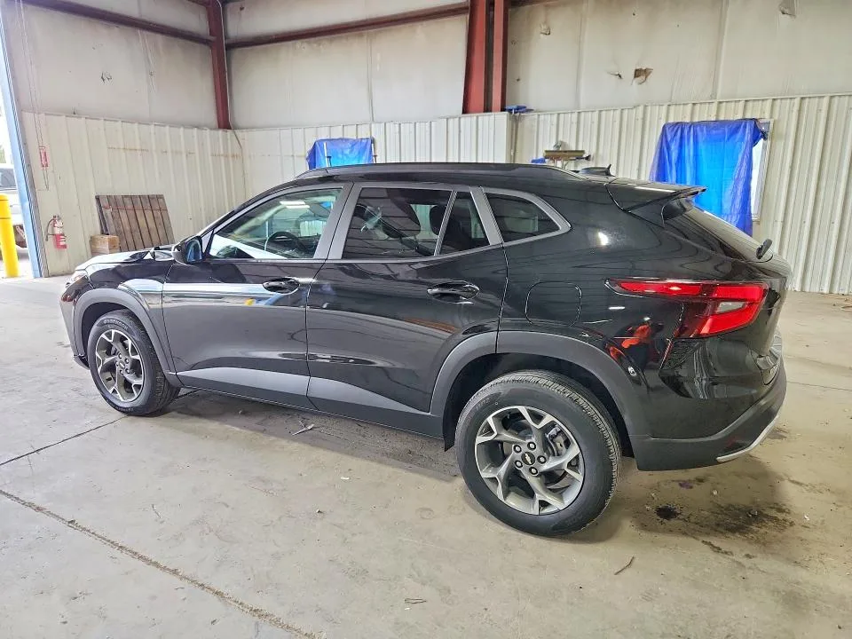 KL77LHE27RC123155 — 2024 CHEVROLET TRAX photo 2