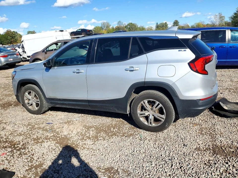 3GKALTEV1JL332202 — 2018 GMC TERRAIN photo 2