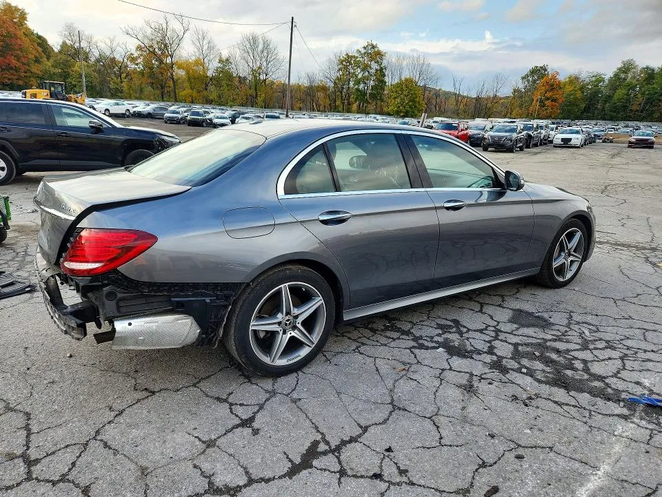 WDDZF4KB9JA444586 — 2018 MERCEDES-BENZ E photo 3