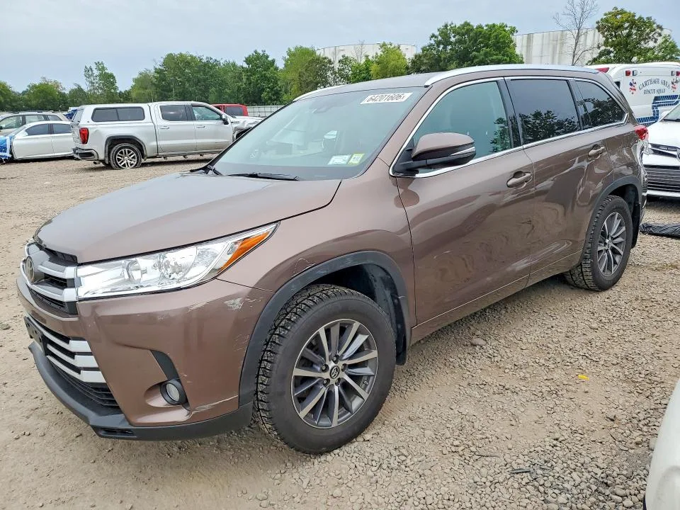 5TDJZRFH6JS880860 — 2018 TOYOTA HIGHLANDER