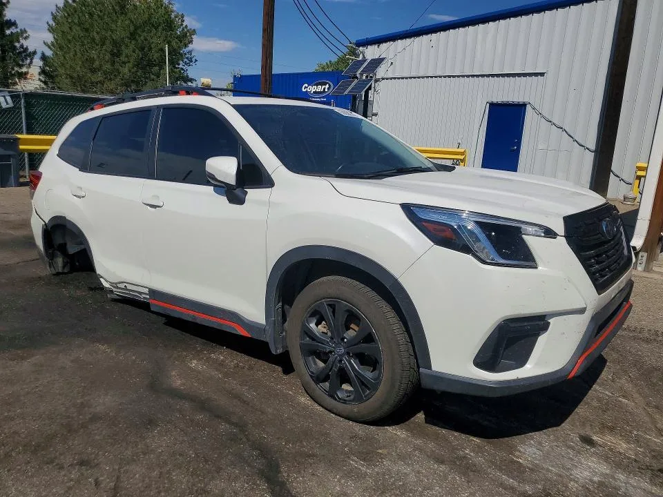 JF2SKAJC9NH423929 — 2022 SUBARU FORESTER photo 4
