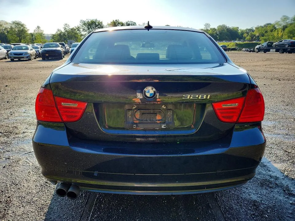 WBAPK5C56BF125028 — 2011 BMW 328 photo 6