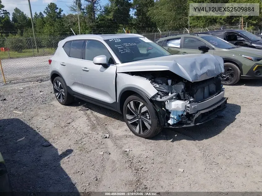 YV4L12UEXS2509884 — 2025 Volvo XC40 photo 2