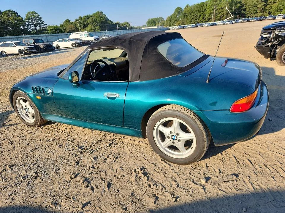4USCH7322TLB74017 — 1996 BMW Z3 photo 2