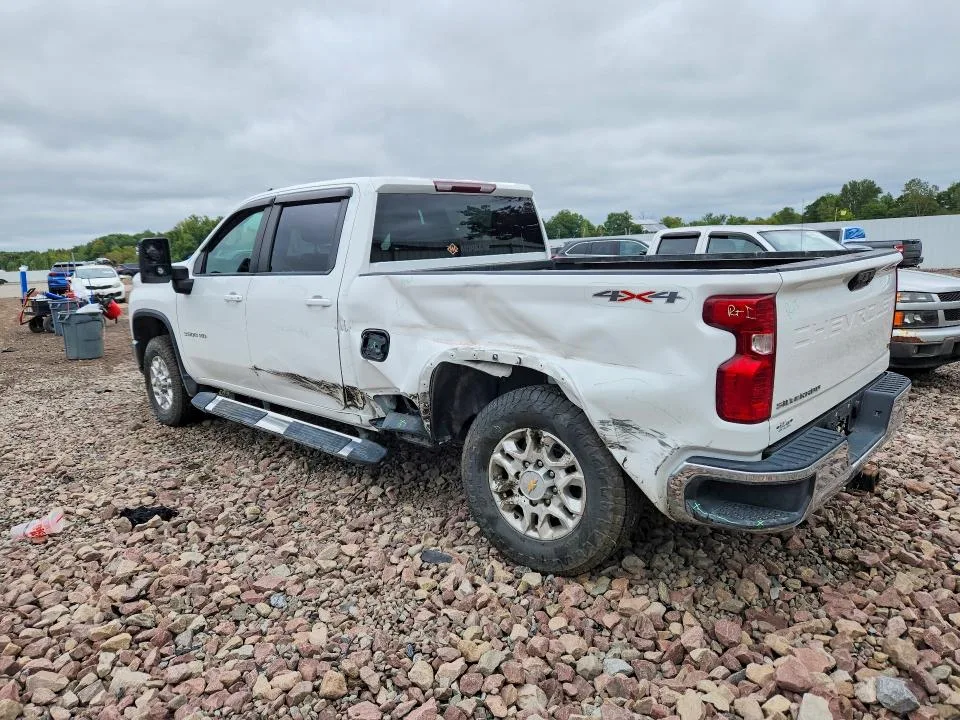 2GC4YTEYXR1102482 — 2024 CHEVROLET SILVERADO photo 2