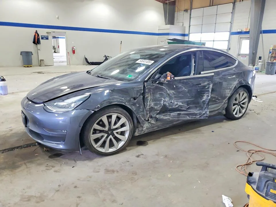 5YJ3E1EB6JF121178 — 2018 TESLA MODEL 3