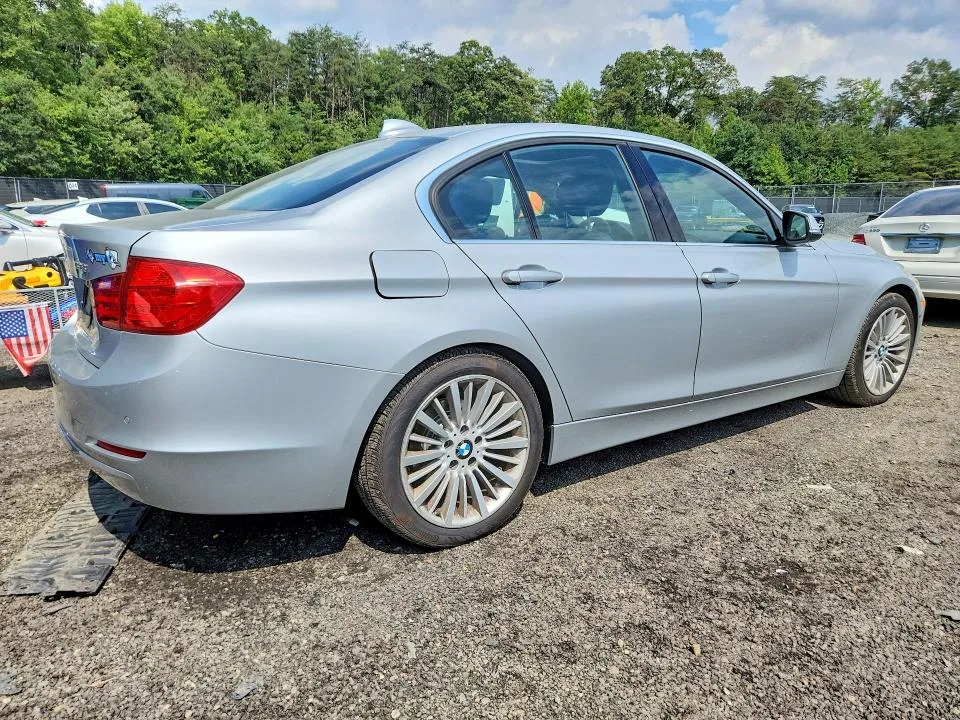WBA3C1C56DF442217 — 2013 BMW 328 photo 3