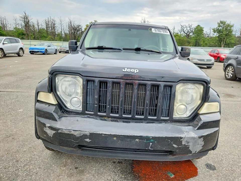 1J8GN28KX8W255712 — 2008 JEEP LIBERTY photo 5
