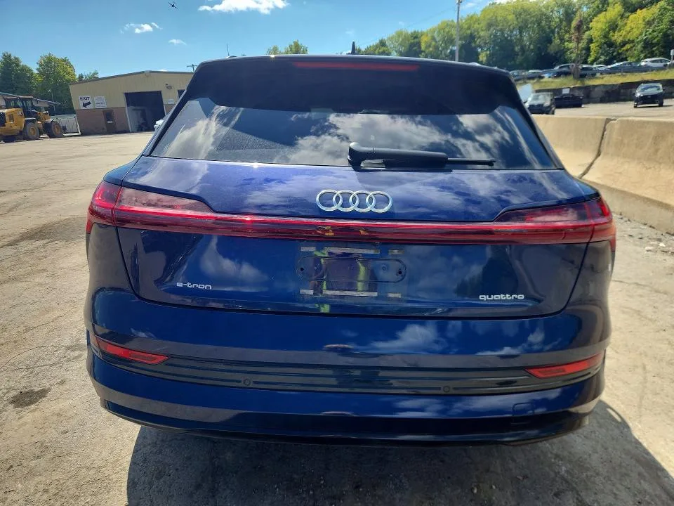 WA1AAAGE1NB033717 — 2022 AUDI E-TRON photo 6