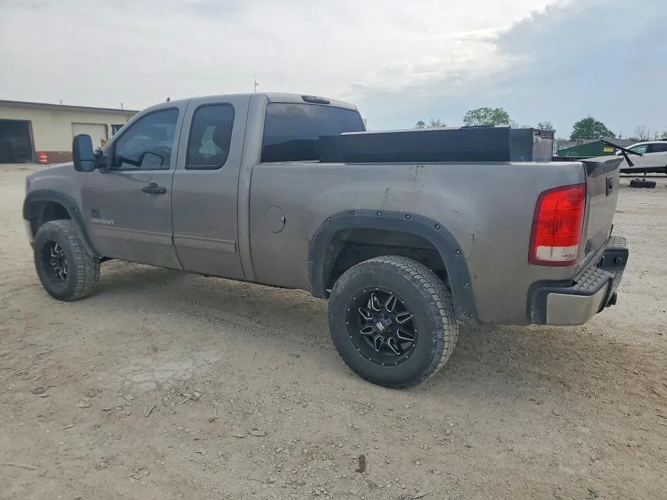 1GTR2VE77CZ330044 — 2012 GMC SIERRA photo 2