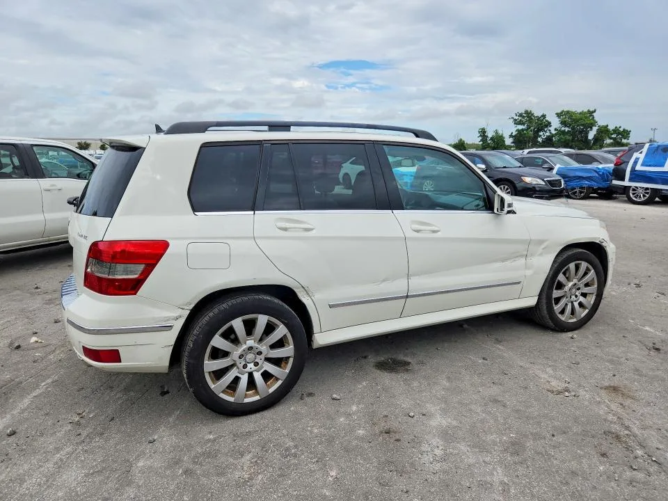 WDCGG8HB8BF599707 — 2011 MERCEDES-BENZ GLK photo 3